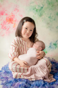 ニューボーンフォト撮影でのきょうだい写真撮影。姉妹写真。